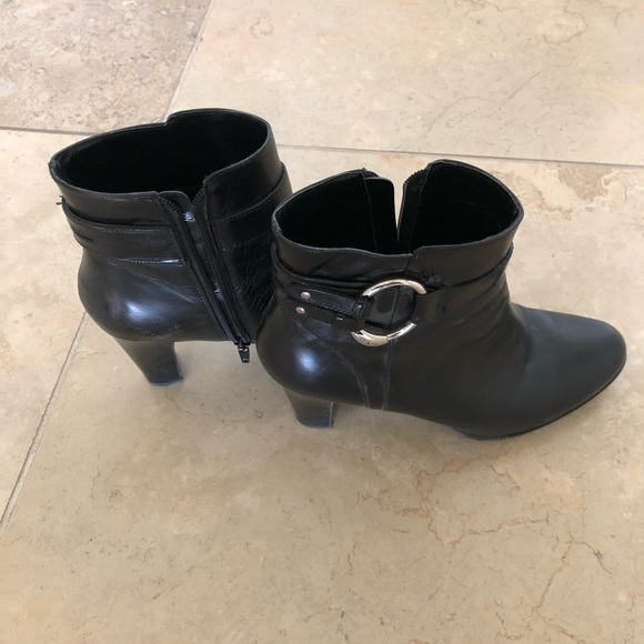 Ralph Lauren black leather ankle boots. 8.5 - Picture 3 of 6